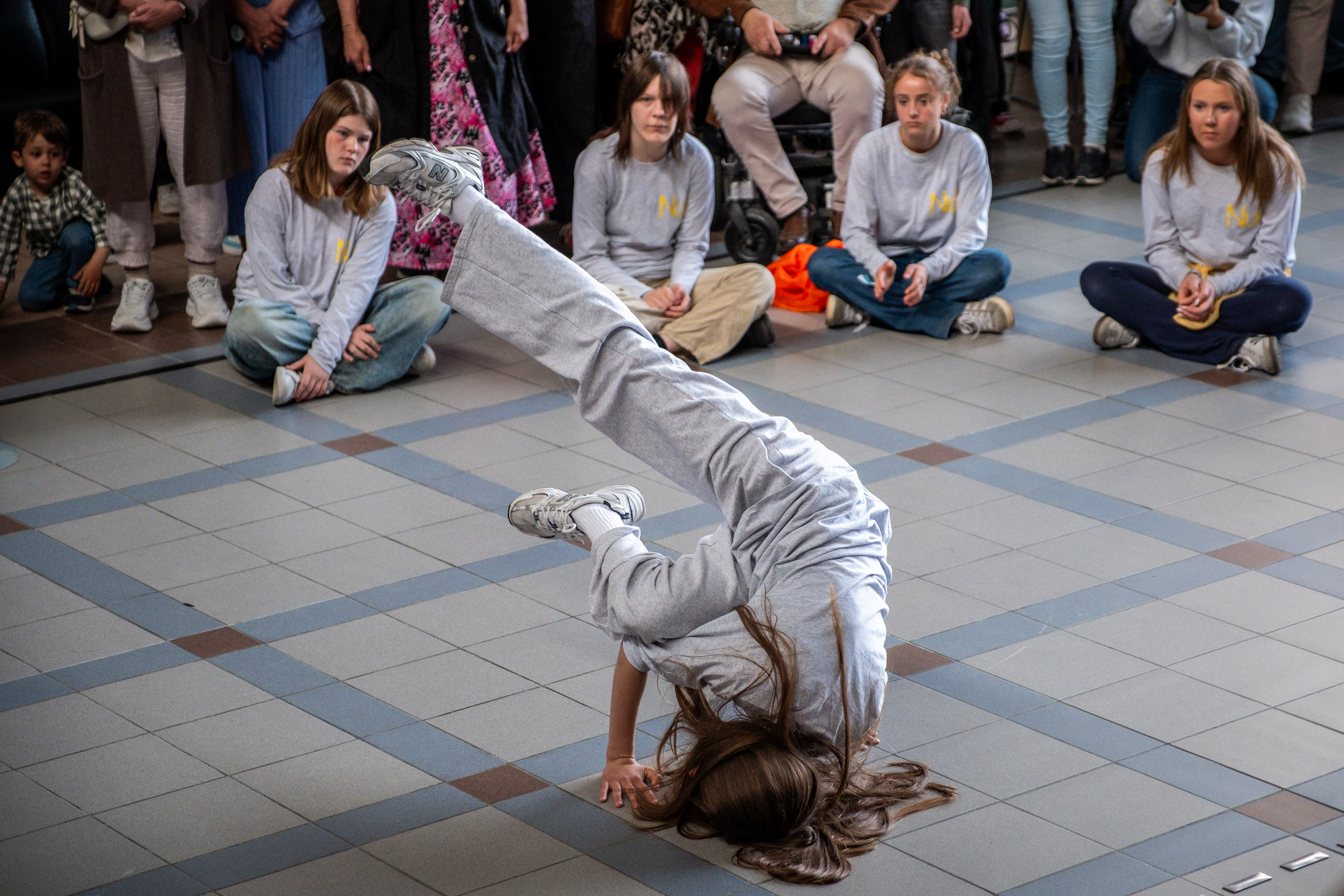 Ungdommer som danser - NUK-visning. Foto: Renate Jensen.