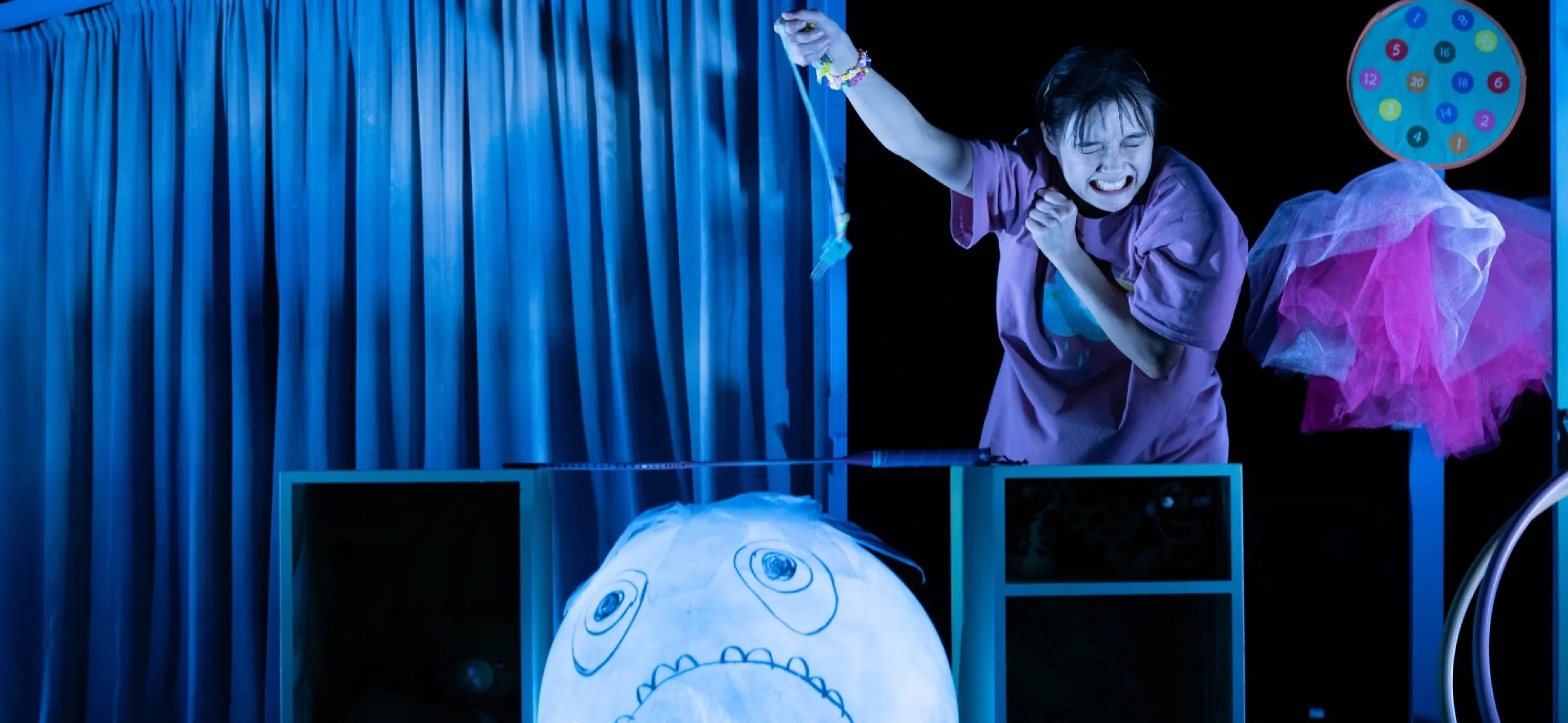 En_fisk_til_Luna_UngeVikenTeater_2023_LarsOpstad