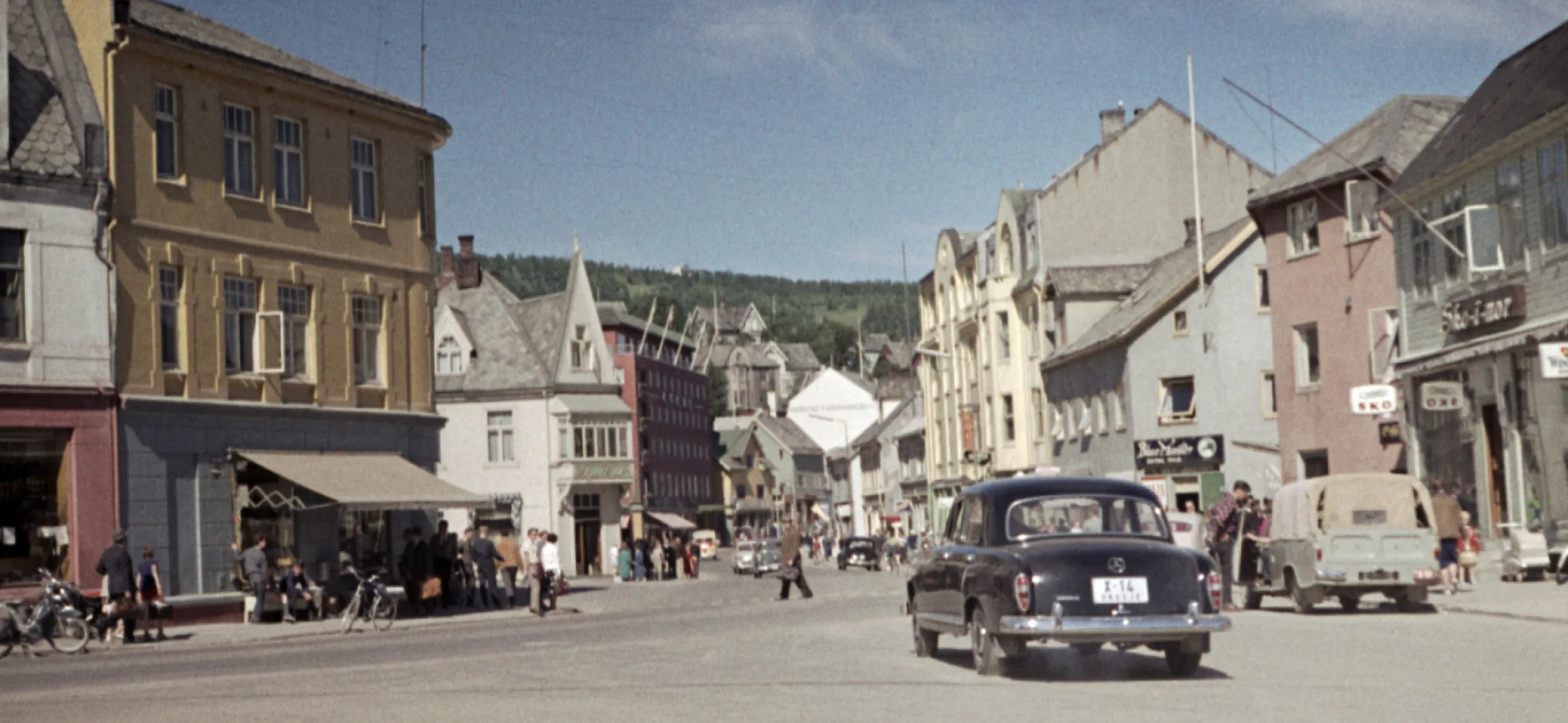 Torvet i farger: Sevald Eilertsen/Harstad Tidende/Sør-Troms Museum