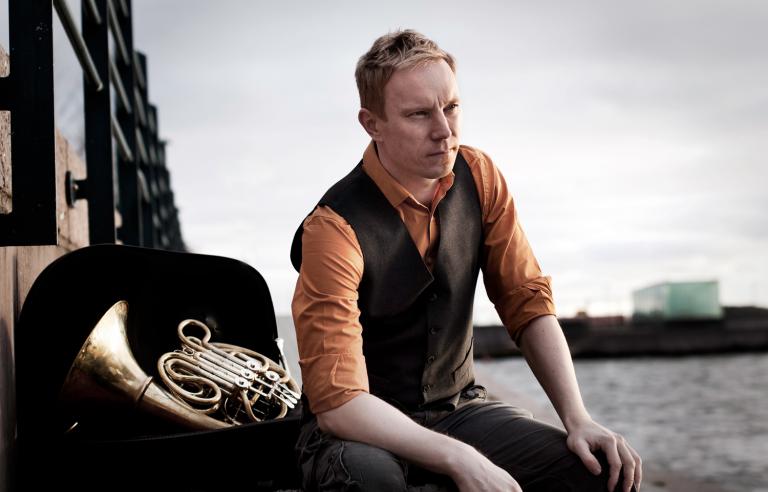 Jukka Harju spiller med hornister fra Hærens Musikkorps på Festspillene i Nord-Norge 2019.